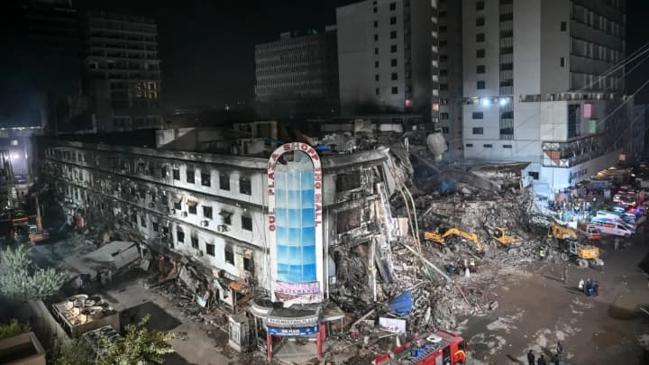 kilkist-zhertv-pozhezhi-v-torhovomu-tsentri-u-pakystani-zrosla-do-55