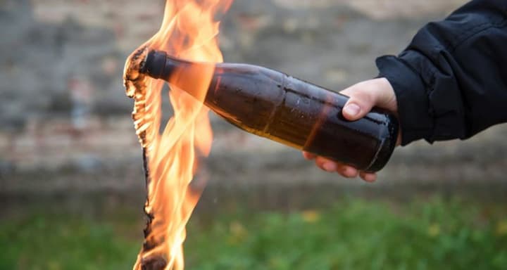 na-zhytomyrshchyni-cholovik-kynuv-kokteil-molotova-u-kvartyru-de-perebuvala-yoho-spivmeshkanka-z-malolitnim-synom