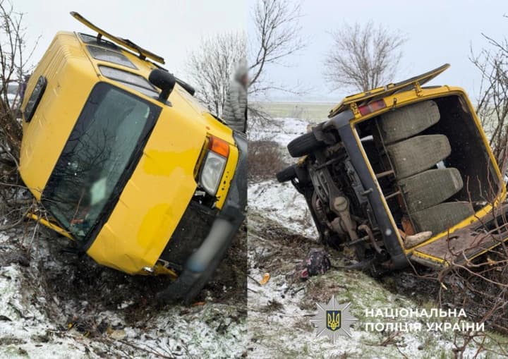 minibus-with-15-passengers-skidded-into-a-ditch-on-the-odesa-reni-highway-six-people-hospitalized