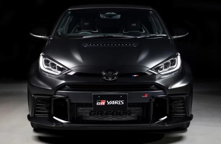 toyota-rozihraie-v-lotereiu-spetsversiiu-gr-yaris-na-chest-chempiona-sebastiana-ozhie