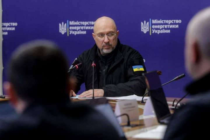 v-kieve-znachitelnii-defitsit-elektroenergii-bolee-800-tisyach-abonentov-bez-sveta-shmigal