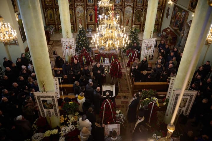 kerivnytstvo-vr-ta-nardepy-poproshchalys-iz-orestom-salakhaoiu-yakyi-zahynuv-u-dtp