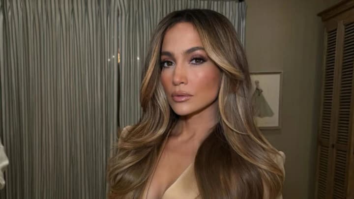 jennifer-lopez-stunned-with-her-appearance-the-artist-showed-herself-without-makeup