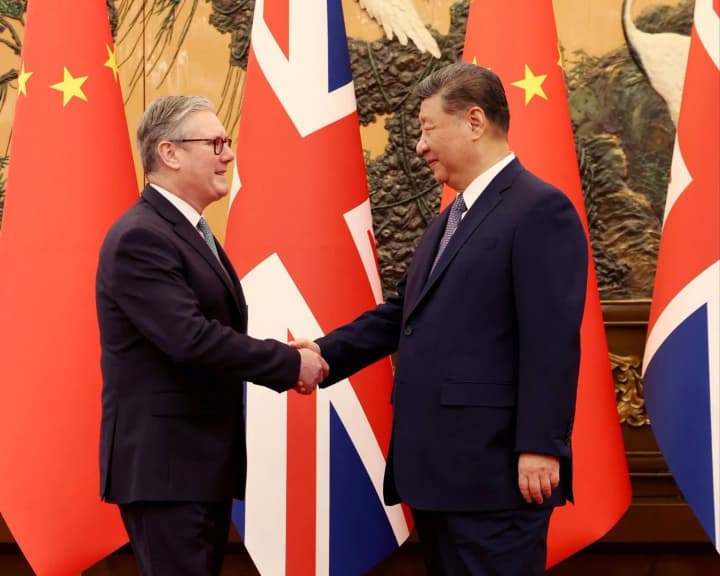 starmer-zustrivsia-z-si-i-zabezpechyv-bezvizovyi-dostup-brytantsiam-do-kytaiu-v-mezhakh-novoho-partnerstva