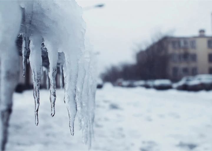 icicle-fell-on-a-car-what-to-do-and-how-to-get-compensation-for-damages