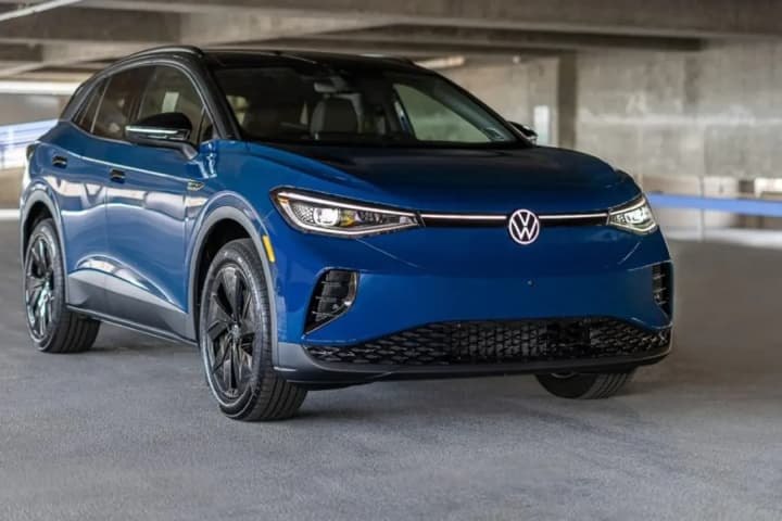 volkswagen-vidklykaie-ponad-44-000-elektromobiliv-id4-u-ssha-cherez-zahrozu-samozaimannia-akumuliatora