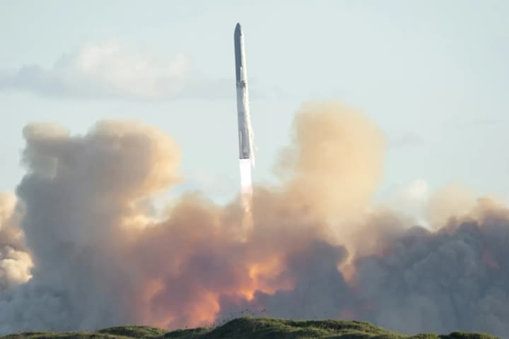 spacex-planuie-zapustyty-milion-suputnykiv-dlia-shi-tsentriv-obrobky-danykh