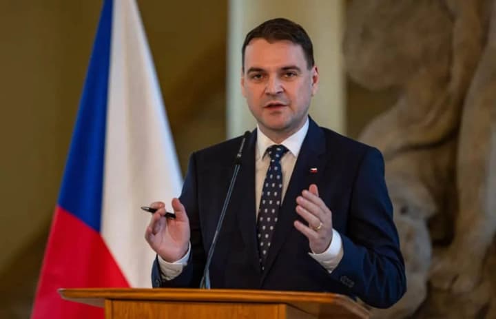 political-blackmail-scandal-czech-foreign-minister-plans-to-ignore-president-pavel-and-his-office