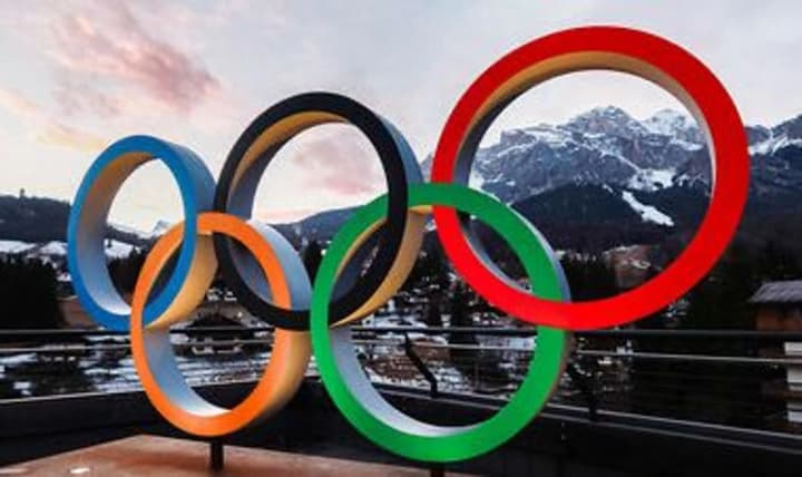 milan-kortina-2026-ukraina-vyznachylasia-z-oboma-praporonostsiamy-na-vidkrytti-olimpiady
