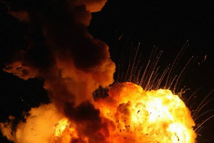 rossiya-nanesla-massirovannii-udar-po-kievu-raketami-i-dronami-v-lyutii-moroz