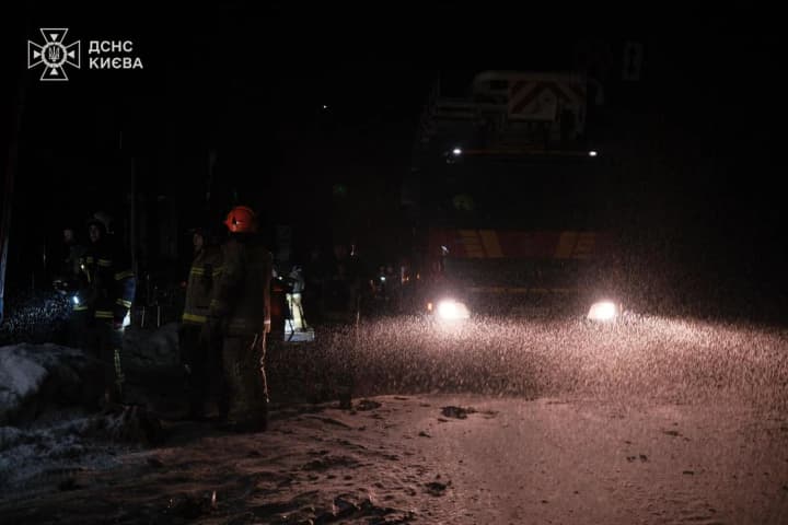 nichna-ataka-na-kyiv-troie-postrazhdalykh-ta-znachni-ruinuvannia-u-piaty-raionakh-stolytsi