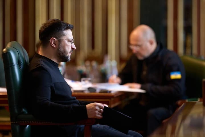 zelenskii-nazval-regioni-s-samoi-slozhnoi-situatsiei-s-elektrichestvom-i-anonsiroval-stavku