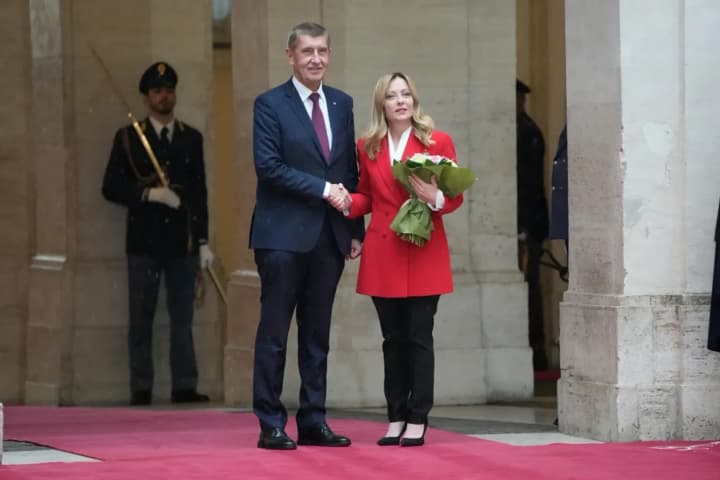 uriad-andreia-babisha-zberih-povnovazhennia-pislia-votumu-nedoviry-u-parlamenti-chekhii