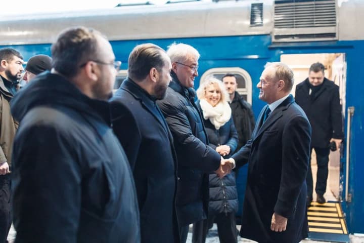 polish-prime-minister-tusk-arrives-in-kyiv-for-a-visit