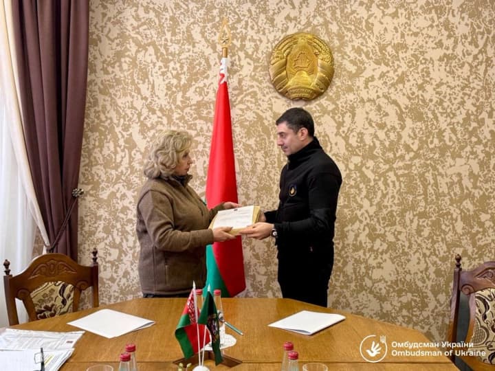 lubynets-met-with-russian-ombudswoman-moskalkova-exchanged-letters-from-prisoners-of-war-agreed-on-delivery-of-parcels-for-them