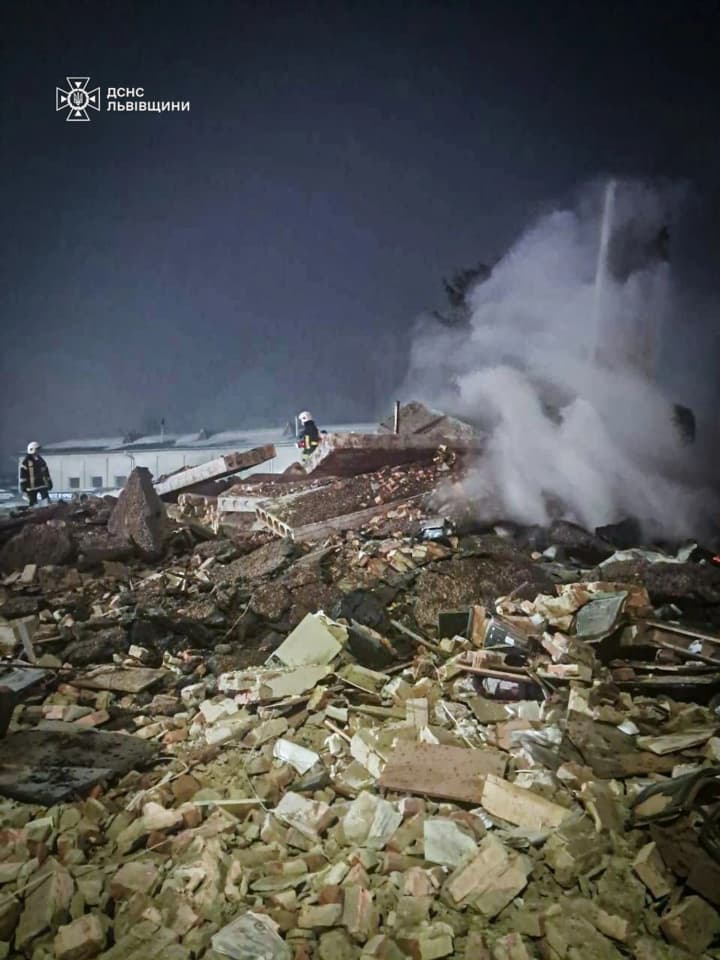 explosion-in-lviv-region-two-story-building-destroyed