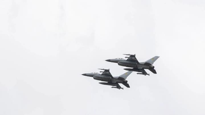 epicheskie-kadri-v-vozdushnikh-silakh-pokazali-kak-pilot-f-16-unichtozhaet-vrazheskii-shakhed