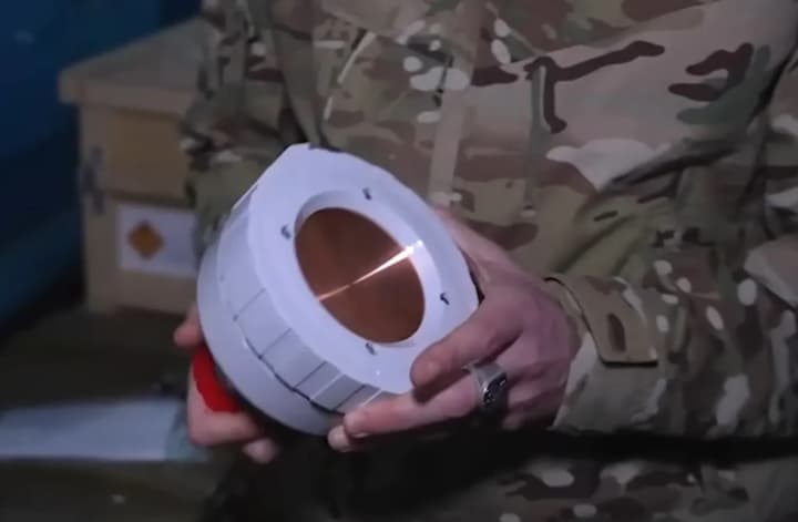 rf-masshtabuie-vyrobnytstvo-boieprypasiv-kaplia-dlia-fpv-droniv-i-pidtverdzhuie-yikh-vykorystannia