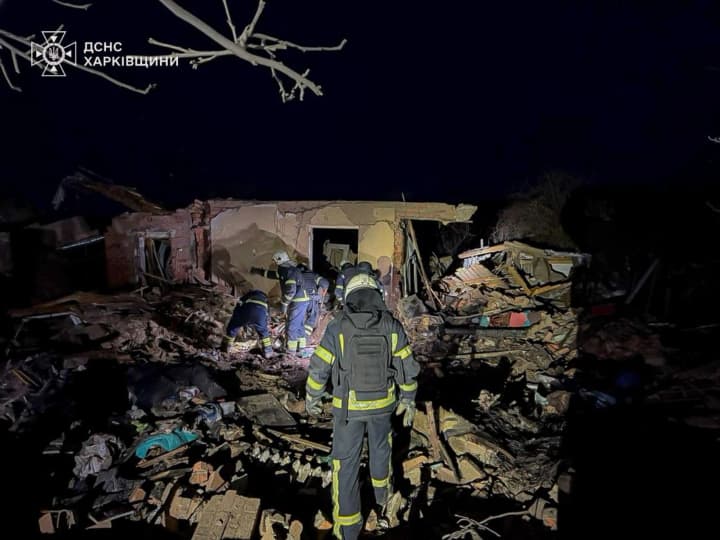 rosiiskyi-udar-bezpilotnykom-po-bohodukhovu-na-kharkivshchyni-zabrav-zhyttia-zhinky-ta-dytyny