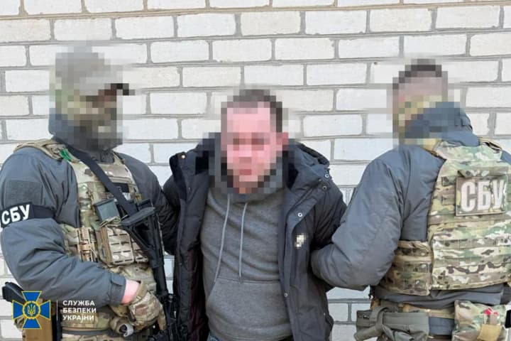 peredavav-vorohu-lokatsii-tekhniky-syl-oborony-u-sloviansku-zatrymano-pratsivnyka-ukrzaliznytsi