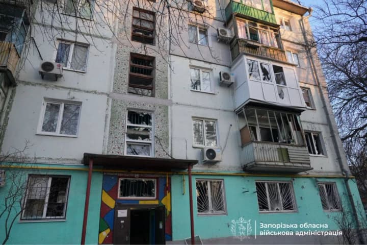 russia-attacked-zaporizhzhia-five-high-rise-buildings-without-heating-kindergarten-damaged