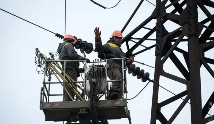 situatsiya-v-kieve-ostaetsya-tyazheloi-iz-za-nizkikh-temperatur-energetiki-rabotayut-kruglosutochno