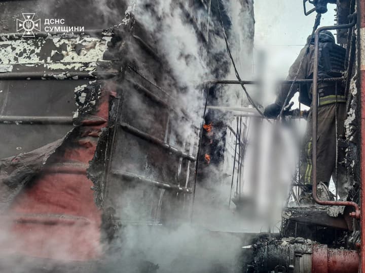 russian-troops-attacked-railway-infrastructure-in-sumy-region-a-depot-and-a-carriage-caught-fire