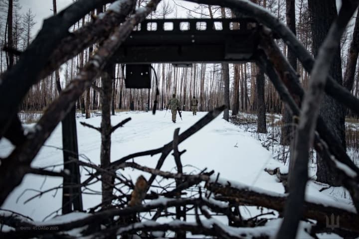 frantsuzy-ta-nimtsi-vystupaiut-proty-vidpravky-myrotvortsiv-v-ukrainu-opytuvannia