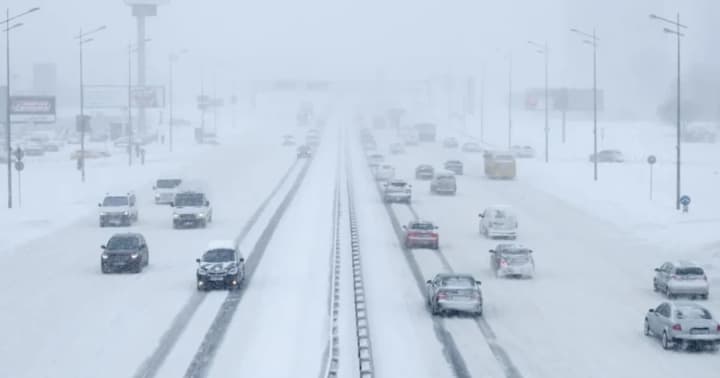 kyiv-restricted-truck-entry-and-urged-drivers-to-use-public-transport-due-to-bad-weather