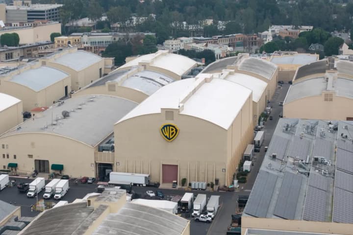 warner-bros-discovery-is-considering-resuming-sale-talks-with-paramount-amid-a-revised-offer