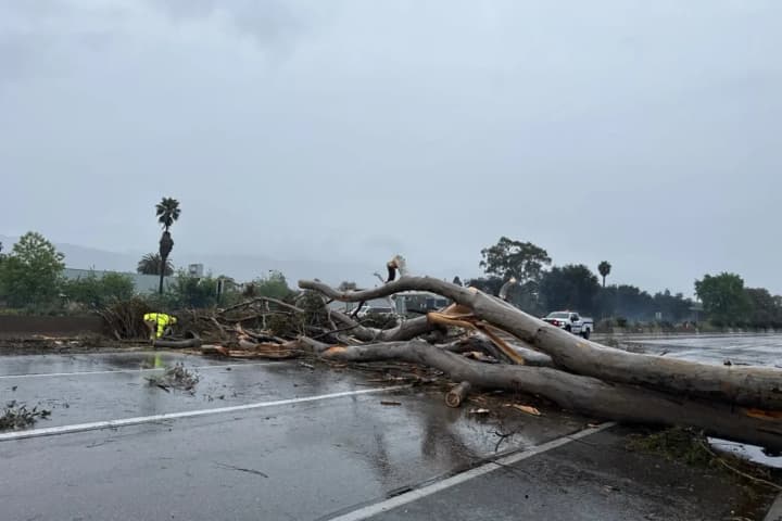 powerful-winter-storm-brings-record-snowfalls-and-threat-of-devastating-mudslides-to-california