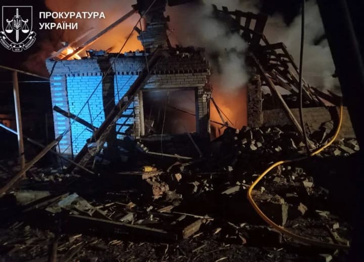 na-sumshchyni-vorozha-ataka-dronamy-zabrala-zhyttia-zhinky-yii-rodyna-z-dvoma-ditmy-ta-susidy-poraneni