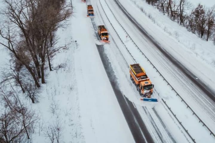 main-roads-are-passable-despite-snow-due-to-cyclone-there-are-restrictions-in-kirovohrad-region-due-to-landslide-threat-road-workers