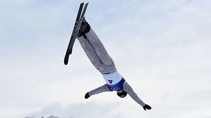 sylnyi-snihopad-zirvav-cholovichu-kvalifikatsiiu-z-lyzhnoi-akrobatyky-na-olimpiadi