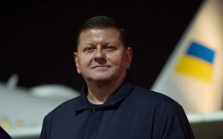 obshuky-sbu-v-ofisi-todishnoho-holovkoma-ta-proval-kontrnastupu-u-2023-rotsi-zaluzhnyi-dav-interviu-ap