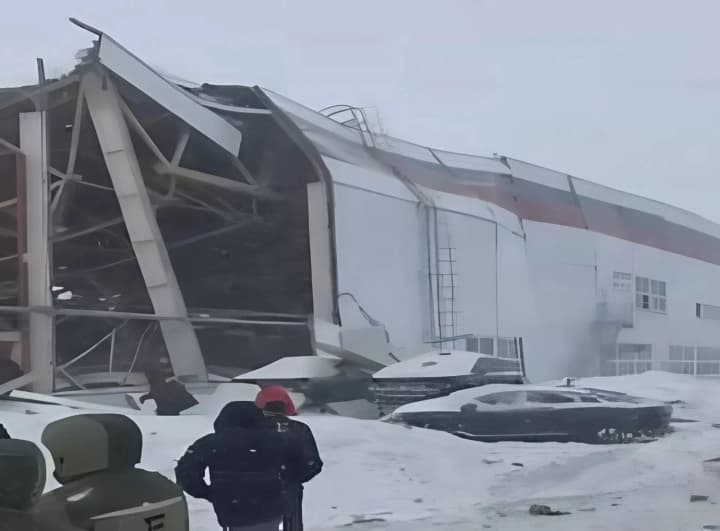 u-rosii-obvalyvsia-dakh-tsekhu-na-zavodi-motorinvest-pid-zavalamy-znaishly-liudei