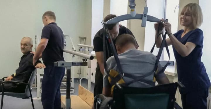 khto-oplachuie-likuvannia-poranenykh-viiskovykh-i-shcho-harantuie-derzhava-roziasnennia-minoborony