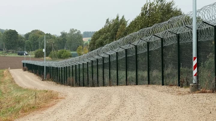 estoniia-ta-latviia-vstanovliat-sotni-bunkeriv-na-kordoni-z-rosiieiu-ta-bilorussiu-zmi