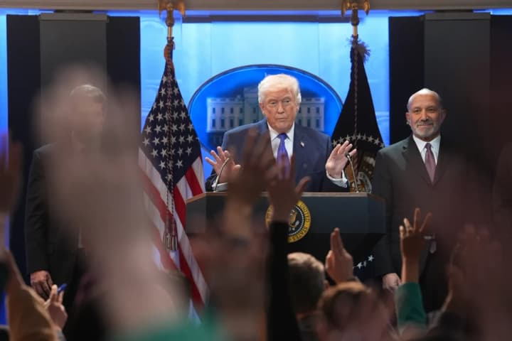 tramp-zaiavyv-shcho-inozemni-krainy-tantsiuiut-na-vulytsiakh-pislia-rishennia-verkhovnoho-sudu-shchodo-myt