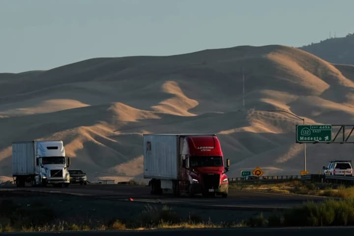 migrant-truck-and-bus-drivers-in-the-us-will-take-driving-license-tests-exclusively-in-english