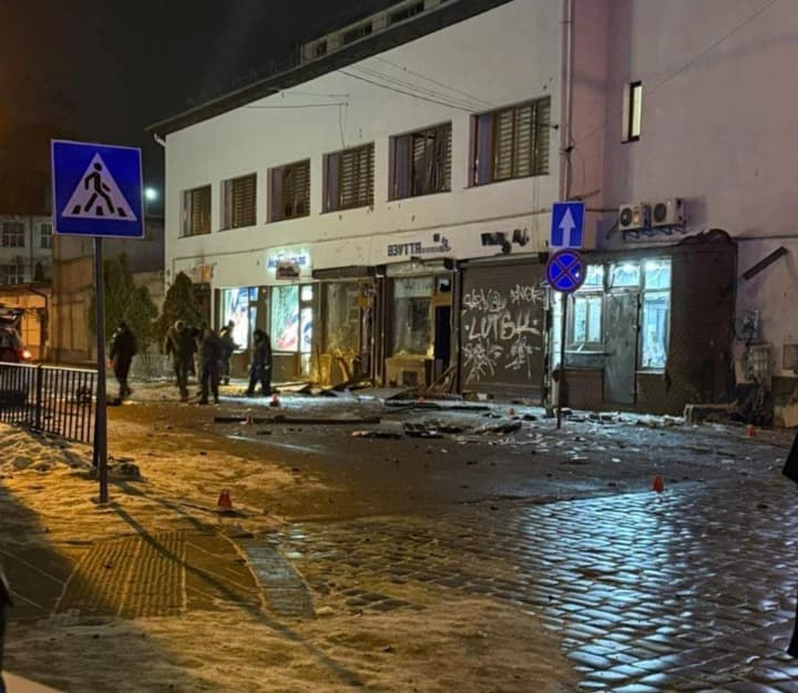 mer-lvova-sadovyi-nazvav-vybukhy-u-tsentri-mista-teraktom-ta-povidomyv-pro-hospitalizatsiiu-14-postrazhdalykh