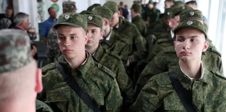 komanduvannia-okupatsiinykh-viisk-u-krymu-pidrobliaie-pidpysy-strokovykiv-dlia-yikh-vidpravlennia-na-front-atesh