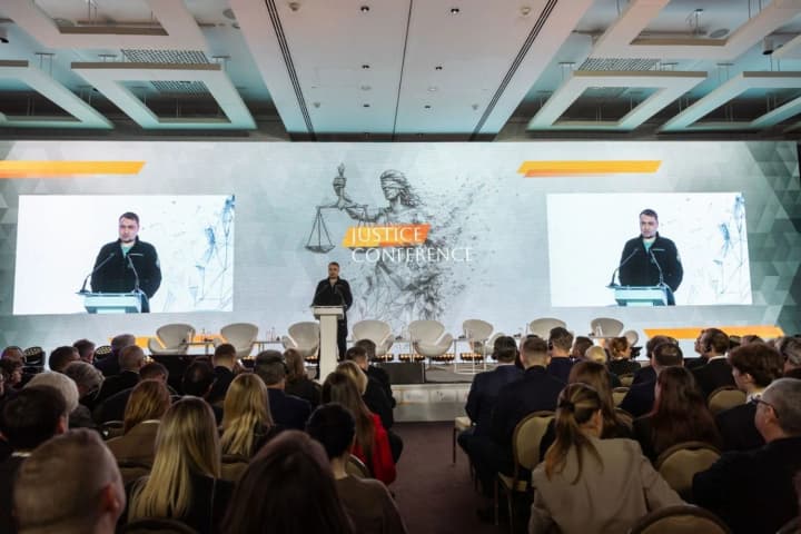 myrni-perehovory-povynni-ne-prosto-prypynyty-viinu-a-ubezpechyty-vid-povtorennia-rosiiskoi-ahresii-budanov