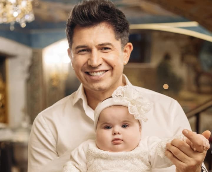 andrii-dzhedzhula-okhrestyv-donku-emiliiu-ta-vpershe-pokazav-yii-oblychchia