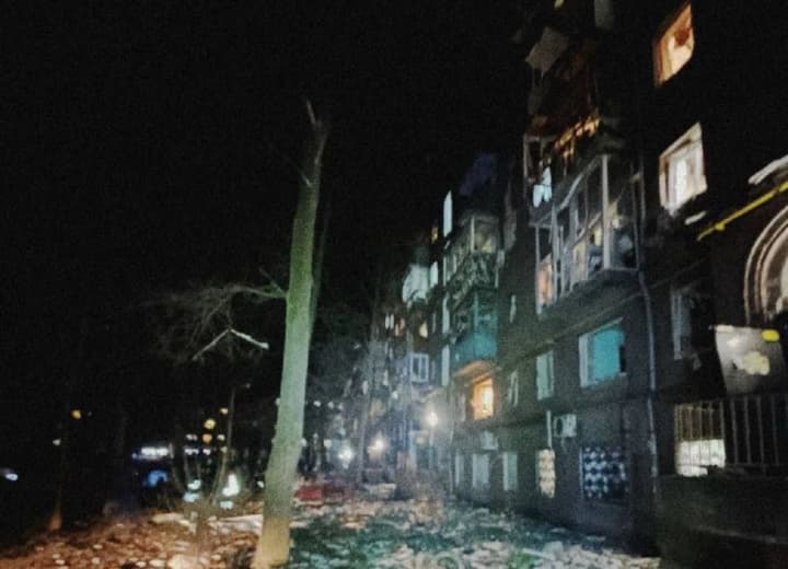 vorozha-ataka-na-zaporizhzhia-troie-poranenykh-sered-nykh-dytyna