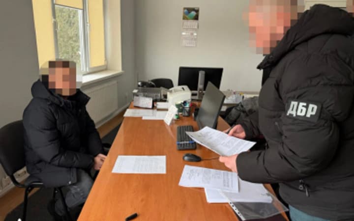 na-volyni-mytnyk-oformyv-vantazhni-elektromobili-yak-lehkovi-biudzhet-vtratyv-700-tysiach-hryven