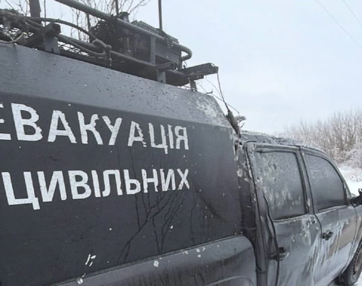 volonter-postrazhdav-vid-ataky-fpv-drona-na-kupianshchyni-pid-chas-evakuatsii-mistsevykh-prokuratura-rozpochala-rozsliduvannia