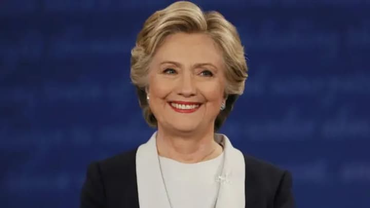 khillari-klinton-otritsala-kakie-libo-svyazi-s-epshteinom-vo-vremya-zakritikh-pokazanii-v-kongresse-ssha