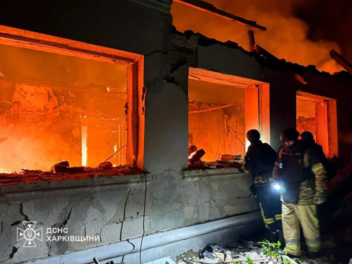 na-kharkivshchyni-vorozhyi-dron-vluchyv-u-budynok-z-pid-zavaliv-distaly-tilo-cholovika-yoho-druzhyna-poranena