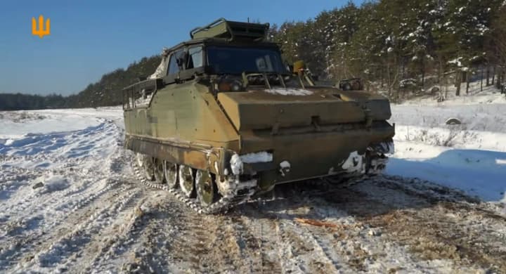 zsu-vykorystovuiut-ridkisni-mashyny-na-bazi-niderlandskykh-btr-ypr-765-dlia-pidhotovky-vodiiv